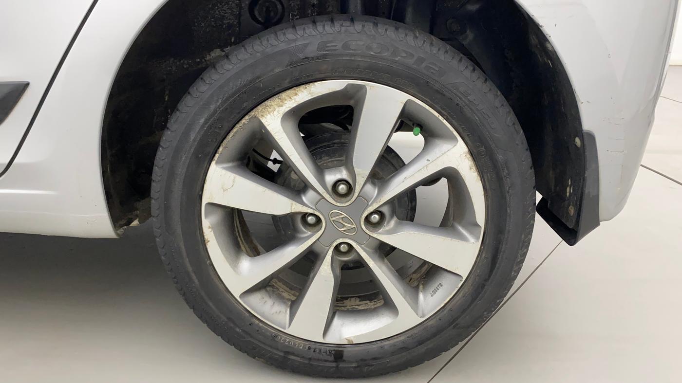 2016 Hyundai Elite i20 ASTA 1.4 CRDI, Diesel, Manual, 1,14,015 km, Left Rear Wheel