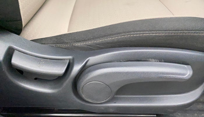 2016 Hyundai Elite i20 ASTA 1.4 CRDI, Diesel, Manual, 1,14,015 km, Driver Side Adjustment Panel
