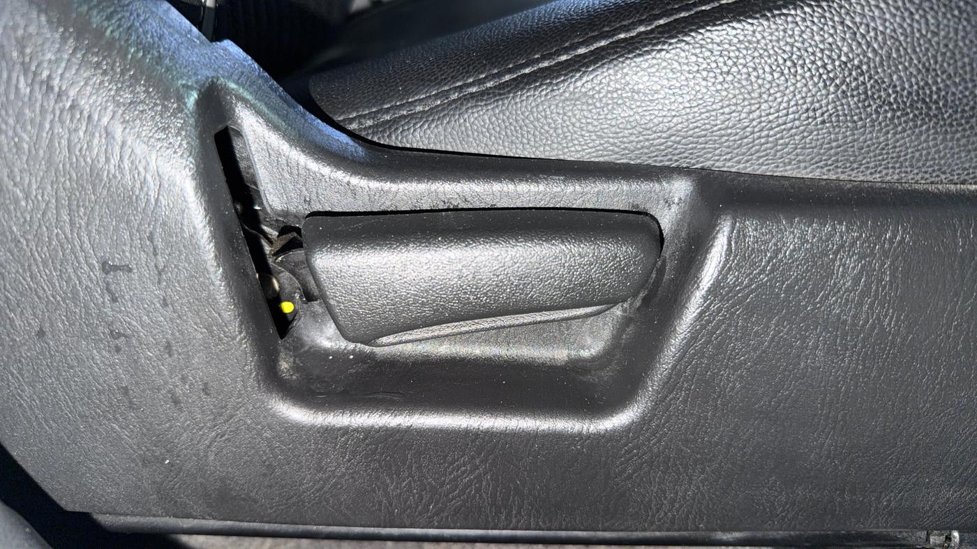 2023 Maruti Alto VXI PLUS, Petrol, Manual, 26,617 km, Driver Side Adjustment Panel