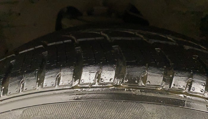 2017 Tata Hexa XTA 4X2 6 STR, Diesel, Automatic, 1,19,064 km, Left Front Tyre Tread