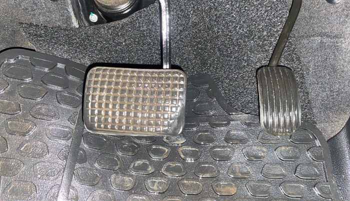 2017 Tata Hexa XTA 4X2 6 STR, Diesel, Automatic, 1,19,064 km, Pedals