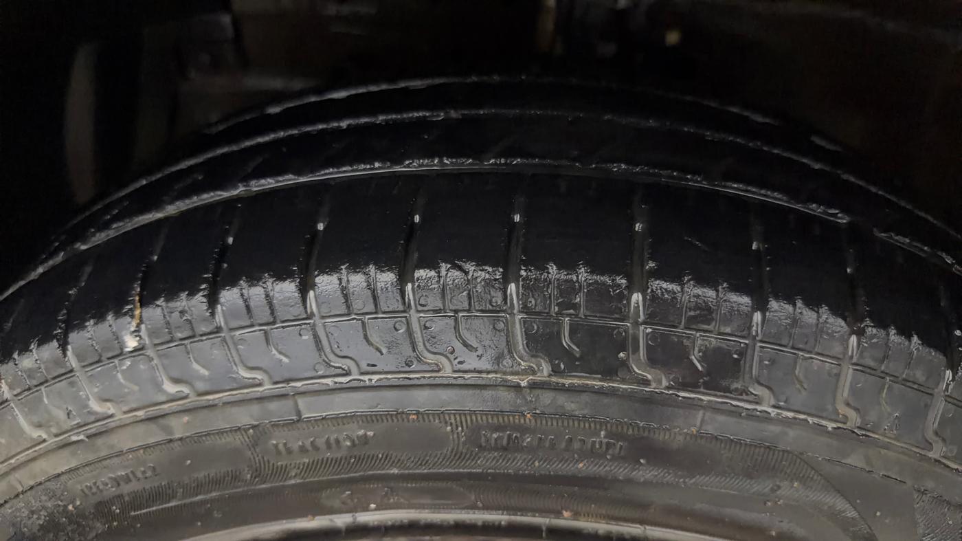 2016 Maruti Swift VXI, Petrol, Manual, 1,12,899 km, Left Front Tyre Tread