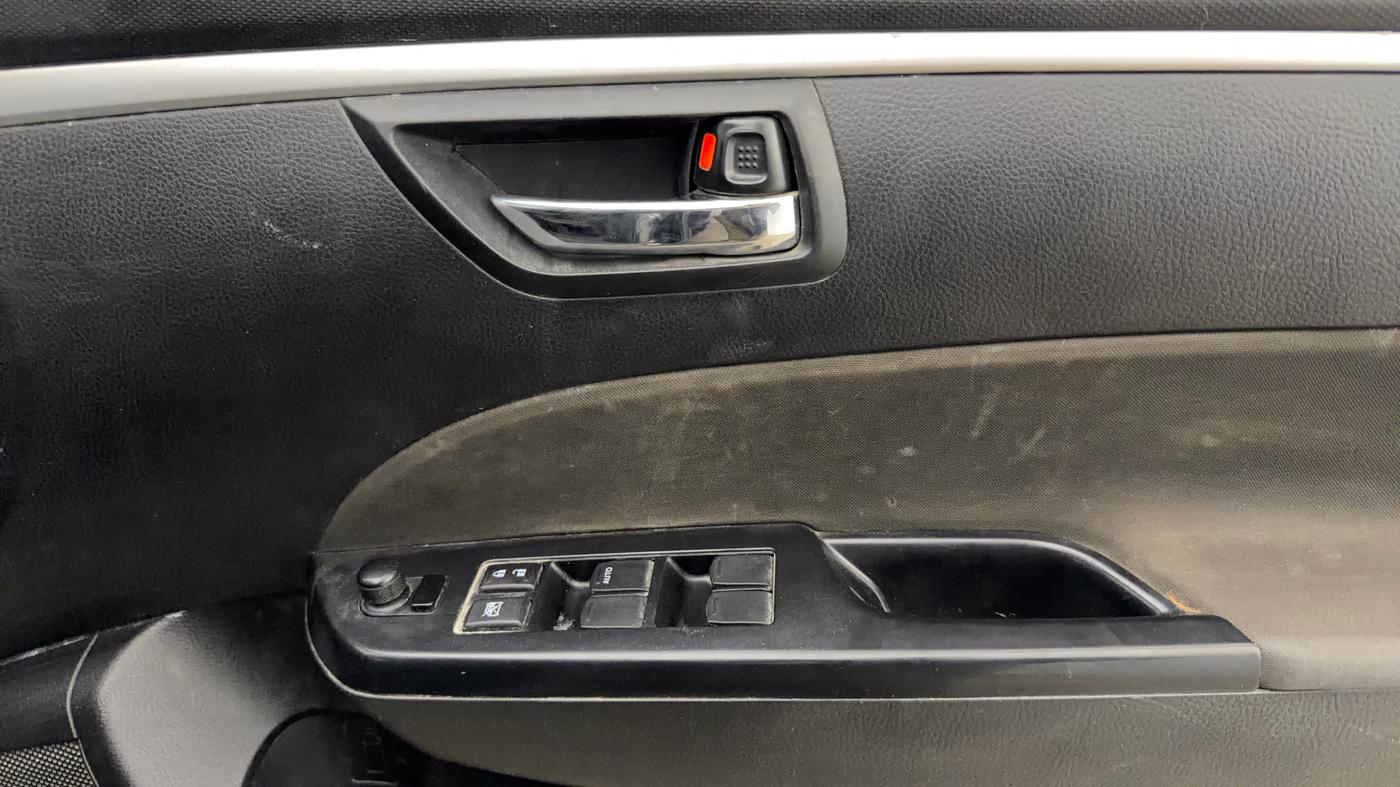 2016 Maruti Swift VXI, Petrol, Manual, 1,12,899 km, Driver Side Door Panels Control