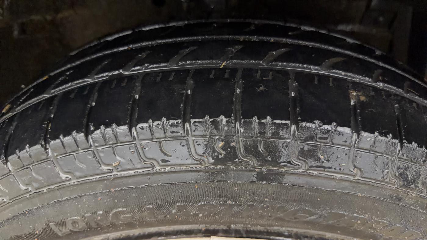 2016 Maruti Swift VXI, Petrol, Manual, 1,12,899 km, Right Front Tyre Tread