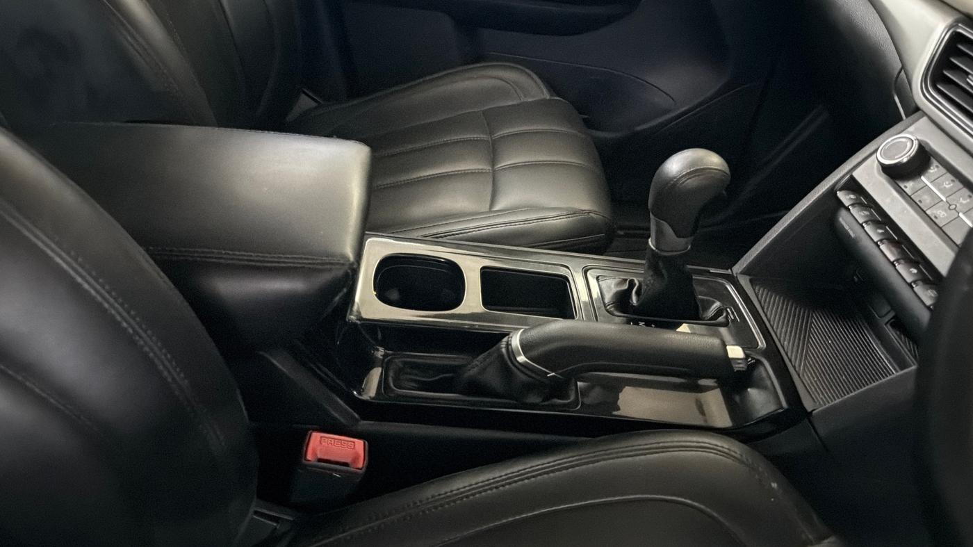 2023 Mahindra XUV700 AX 5 P AT 5 STR, Petrol, Automatic, 62,943 km, Gear Lever
