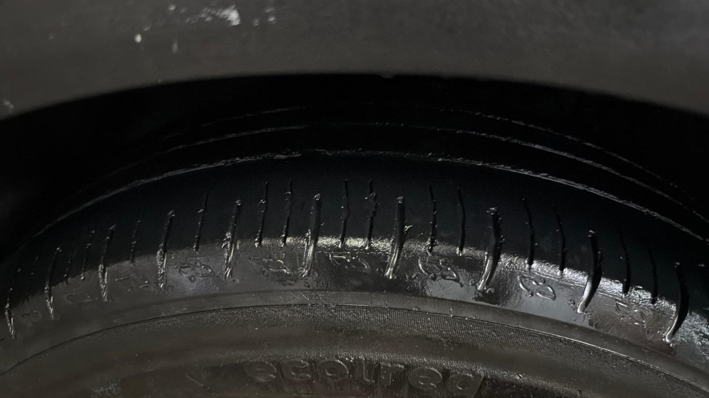2023 Mahindra XUV700 AX 5 P AT 5 STR, Petrol, Automatic, 62,943 km, Left Front Tyre Tread