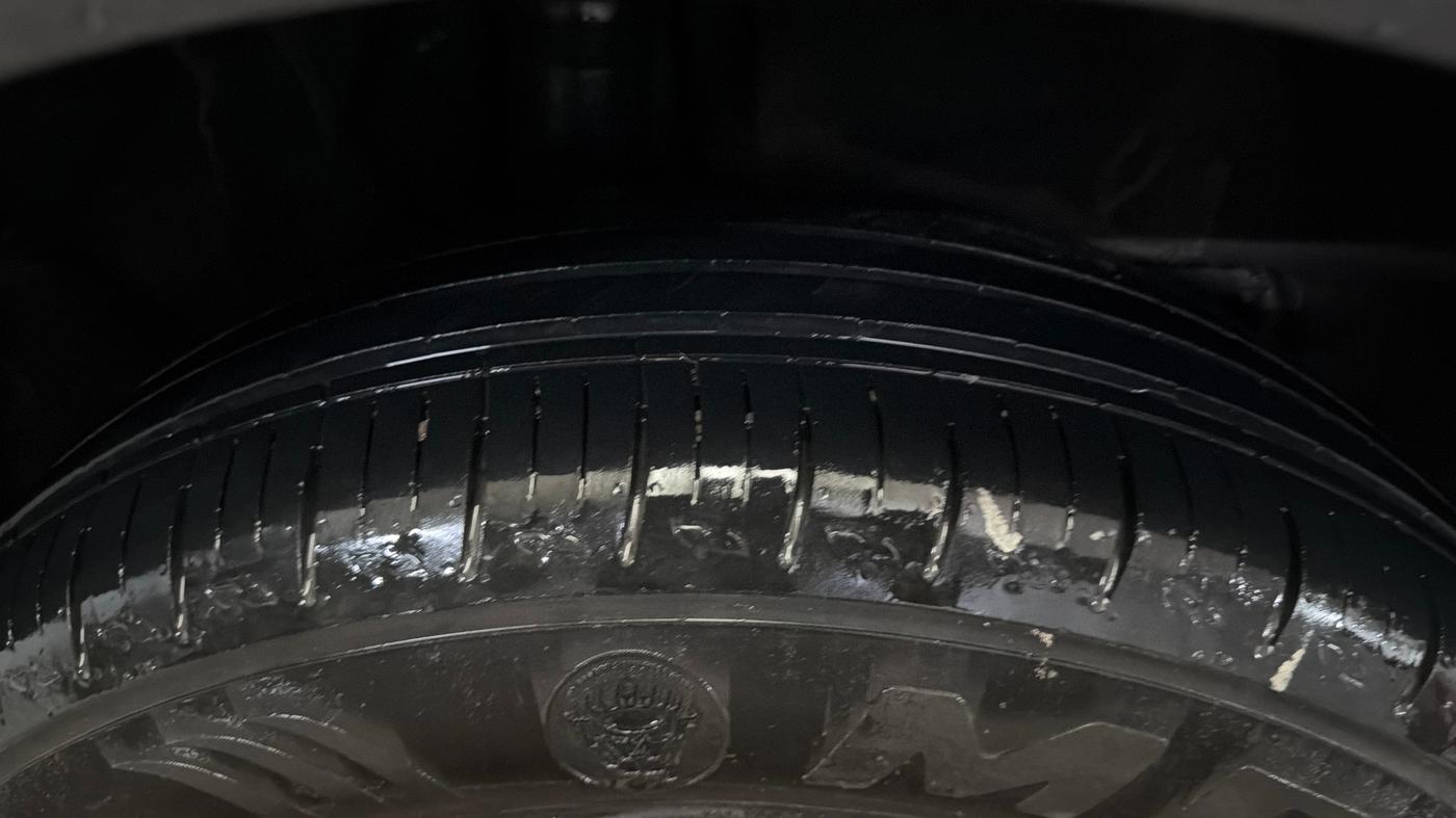 2023 Mahindra XUV700 AX 5 P AT 5 STR, Petrol, Automatic, 62,943 km, Right Rear Tyre Tread