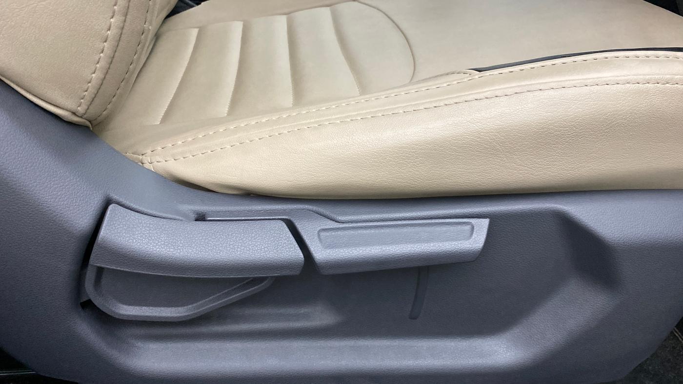 2020 Hyundai GRAND I10 NIOS SPORTZ 1.2 AT, Petrol, Automatic, 3,892 km, Driver Side Adjustment Panel