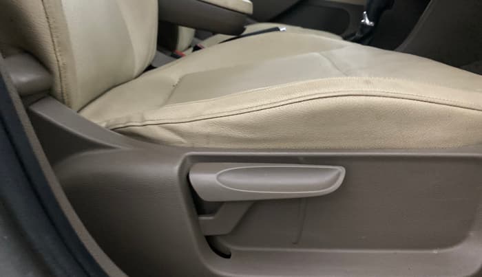 2016 Skoda Rapid 1.5 TDI CR STYLE PLUS AT, Diesel, Automatic, 1,16,803 km, Driver Side Adjustment Panel