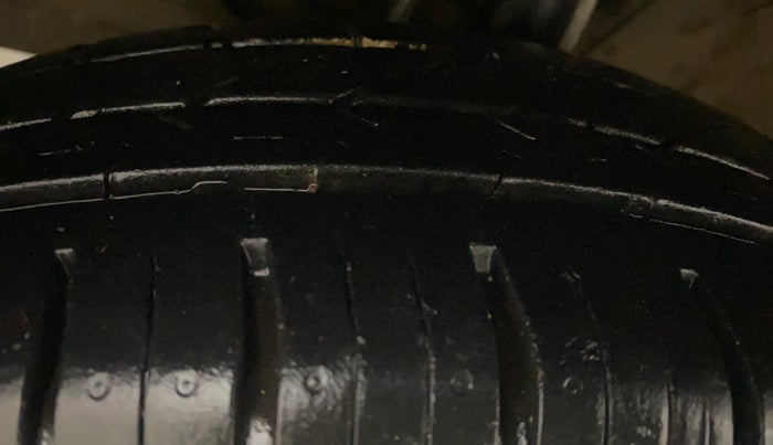 2018 Maruti Swift VXI AMT, Petrol, Automatic, 67,158 km, Left Front Tyre Tread