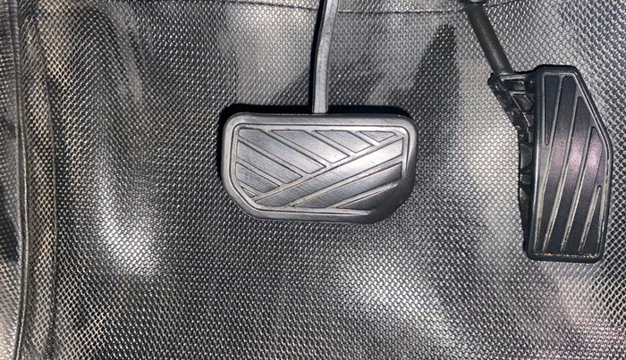 2018 Maruti Swift VXI AMT, Petrol, Automatic, 67,158 km, Pedals