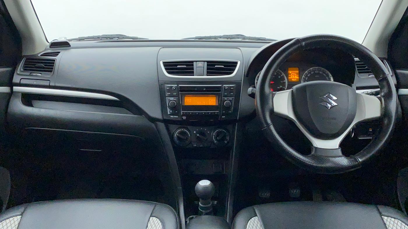 2017 Maruti Swift VXI D, Petrol, Manual, 37,940 km, Dashboard View