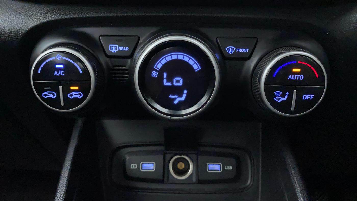 2022 Hyundai VENUE SX 1.0 TURBO, Petrol, Manual, 48,908 km, Automatic Climate Control