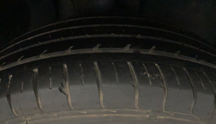 2022 Tata PUNCH ACCOMPLISHED AMT, Petrol, Automatic, 21,907 km, Right Front Tyre Tread