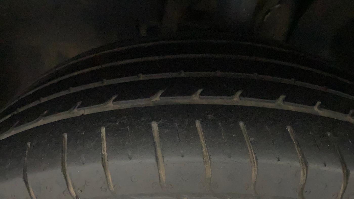 2022 Tata PUNCH ACCOMPLISHED AMT, Petrol, Automatic, 21,907 km, Left Front Tyre Tread