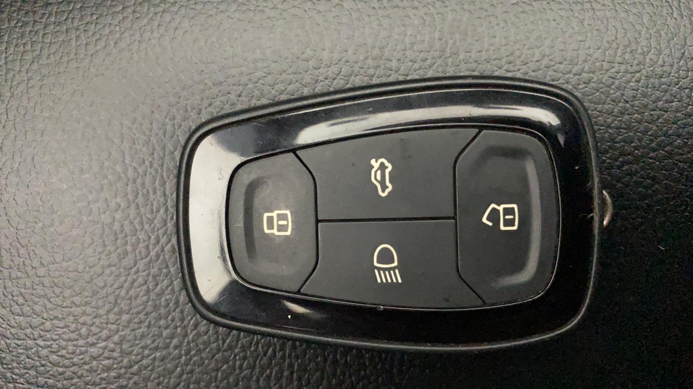 2022 Tata PUNCH ACCOMPLISHED AMT, Petrol, Automatic, 21,907 km, Key Close Up