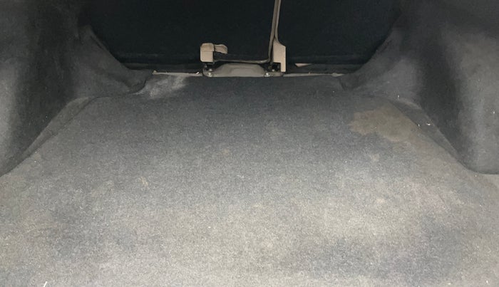 2015 Toyota Corolla Altis G PETROL, Petrol, Manual, 1,02,249 km, Boot Inside