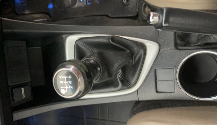 2015 Toyota Corolla Altis G PETROL, Petrol, Manual, 1,02,249 km, Gear Lever