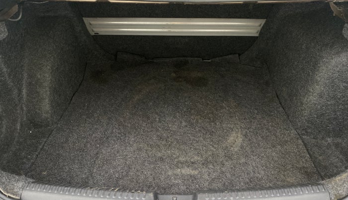 2015 Volkswagen Vento HIGHLINE PETROL AT, Petrol, Automatic, 51,090 km, Boot Inside