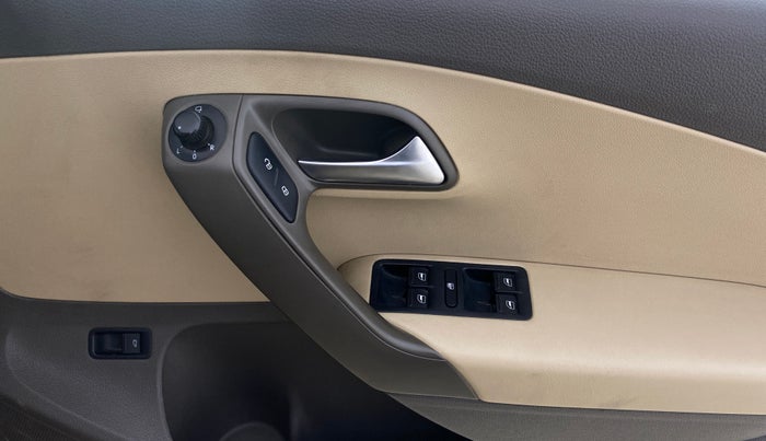 2015 Volkswagen Vento HIGHLINE PETROL AT, Petrol, Automatic, 51,090 km, Driver Side Door Panels Control