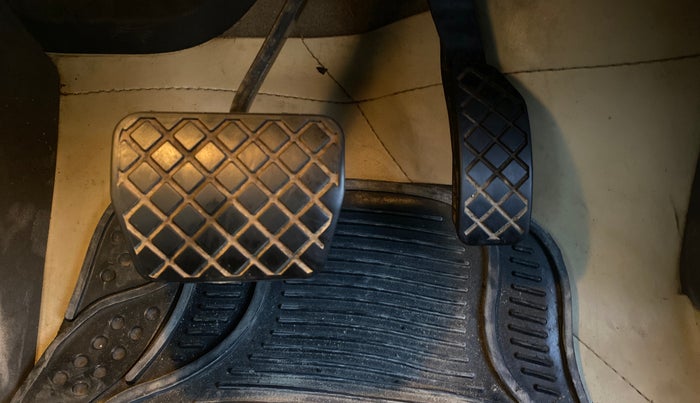 2015 Volkswagen Vento HIGHLINE PETROL AT, Petrol, Automatic, 51,090 km, Pedals