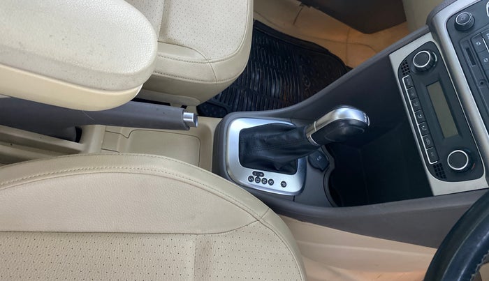 2015 Volkswagen Vento HIGHLINE PETROL AT, Petrol, Automatic, 51,090 km, Gear Lever