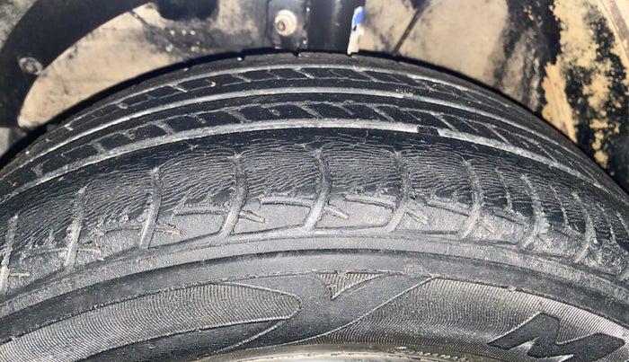 2017 Maruti Baleno DELTA PETROL 1.2, Petrol, Manual, 73,390 km, Left Front Tyre Tread