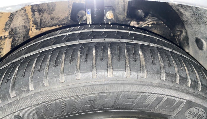 2017 Maruti Baleno DELTA PETROL 1.2, Petrol, Manual, 73,390 km, Right Front Tyre Tread