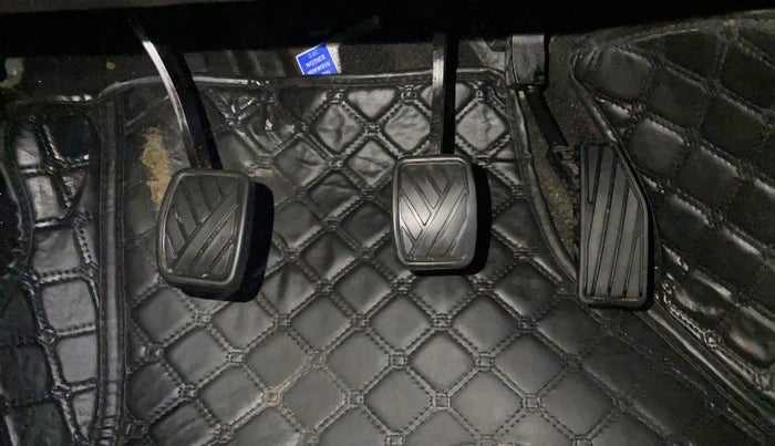 2017 Maruti Baleno DELTA PETROL 1.2, Petrol, Manual, 73,390 km, Pedals