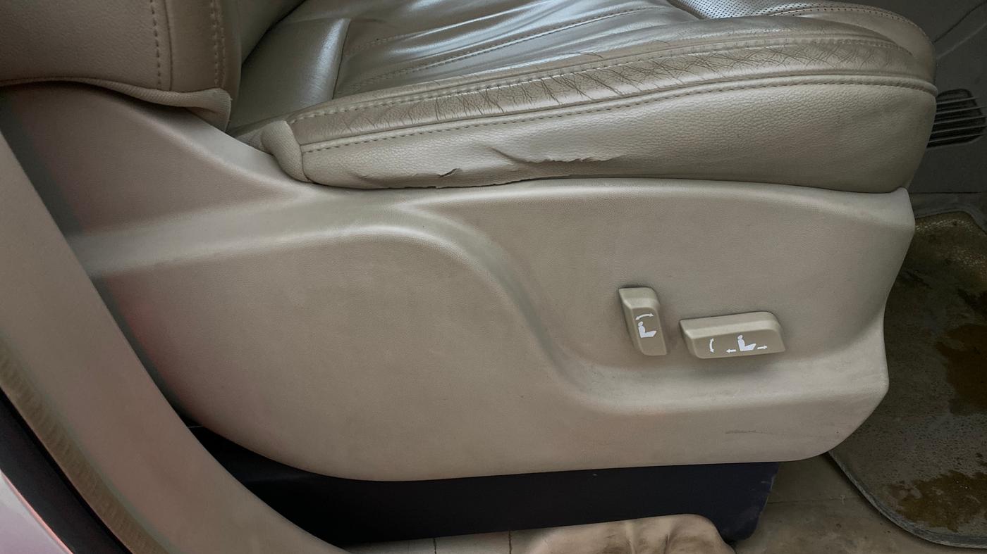 2017 Mahindra XUV500 W10, Diesel, Manual, 67,914 km, Driver Side Adjustment Panel