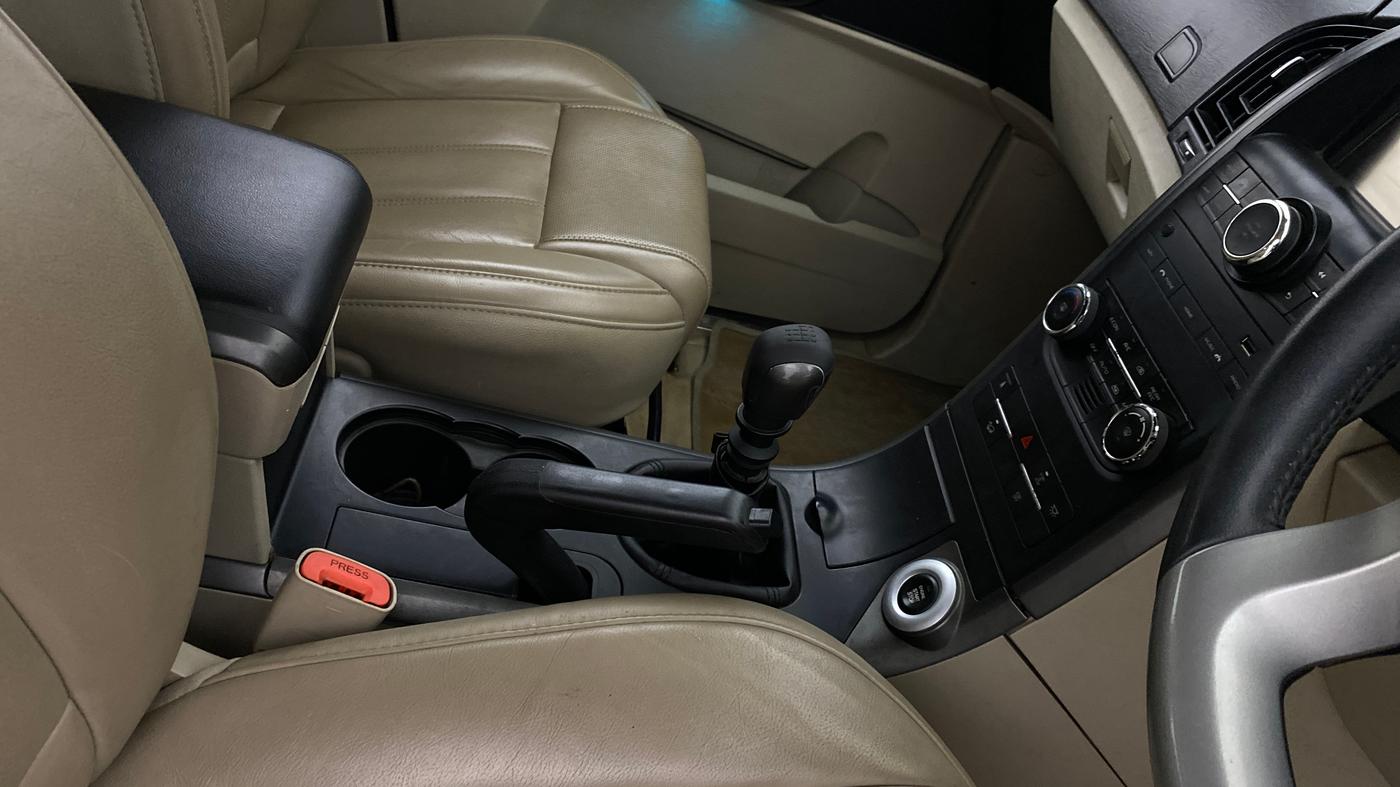 2017 Mahindra XUV500 W10, Diesel, Manual, 67,914 km, Gear Lever