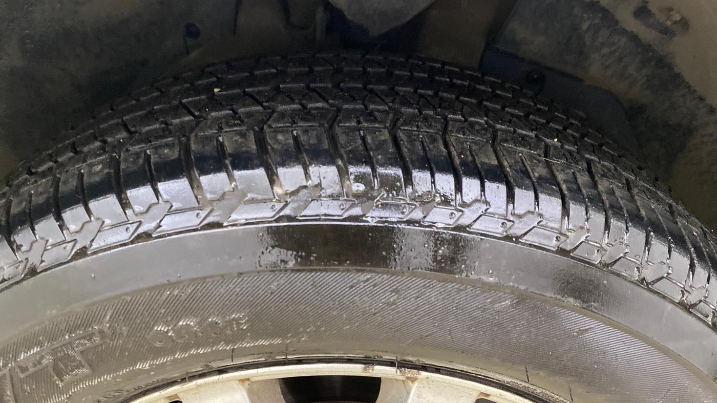 2017 Mahindra XUV500 W10, Diesel, Manual, 67,914 km, Right Front Tyre Tread