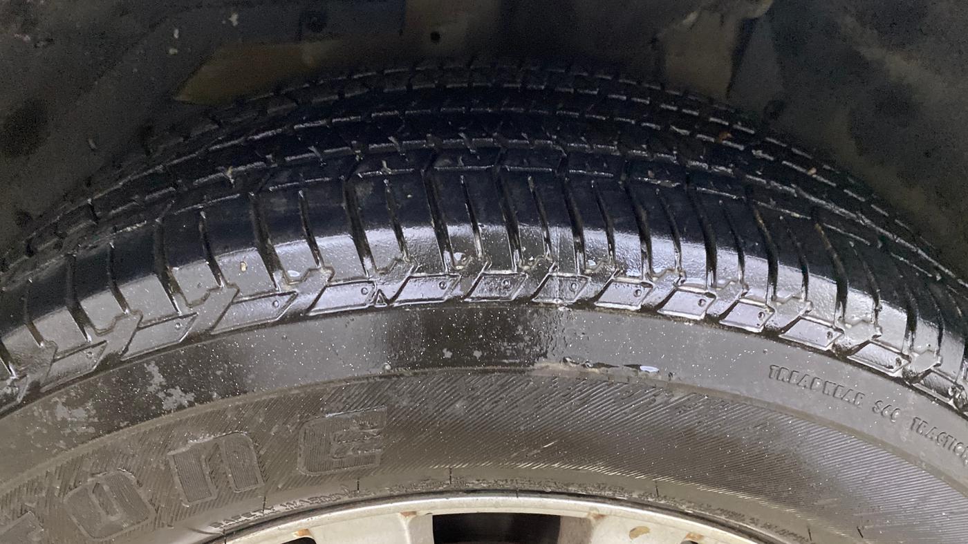 2017 Mahindra XUV500 W10, Diesel, Manual, 67,914 km, Left Front Tyre Tread