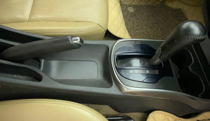 2016 Honda City 1.5L I-VTEC VX CVT, CNG, Automatic, 92,780 km, Gear Lever