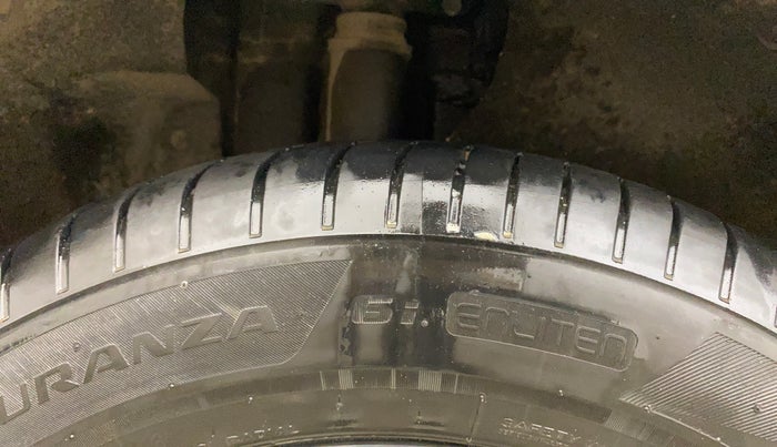 2022 KIA CARENS LUXURY PLUS 1.5 DIESEL AT 7 STR, Diesel, Automatic, 1,22,983 km, Right Rear Tyre Tread