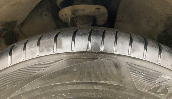 2022 KIA CARENS LUXURY PLUS 1.5 DIESEL AT 7 STR, Diesel, Automatic, 1,22,983 km, Right Front Tyre Tread