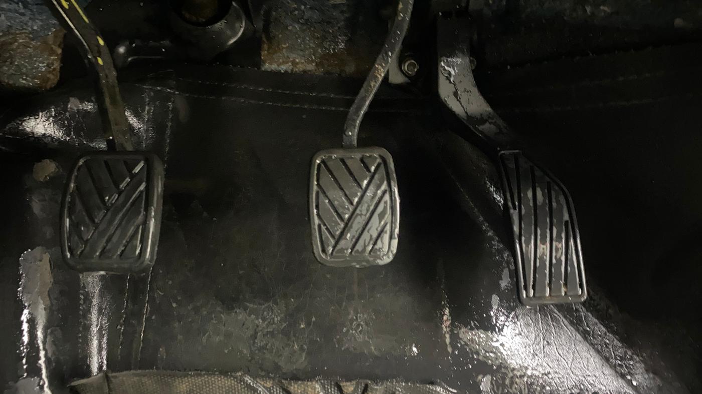 2023 Maruti BREZZA VXI SMART HYBRID, Petrol, Manual, 47,277 km, Pedals