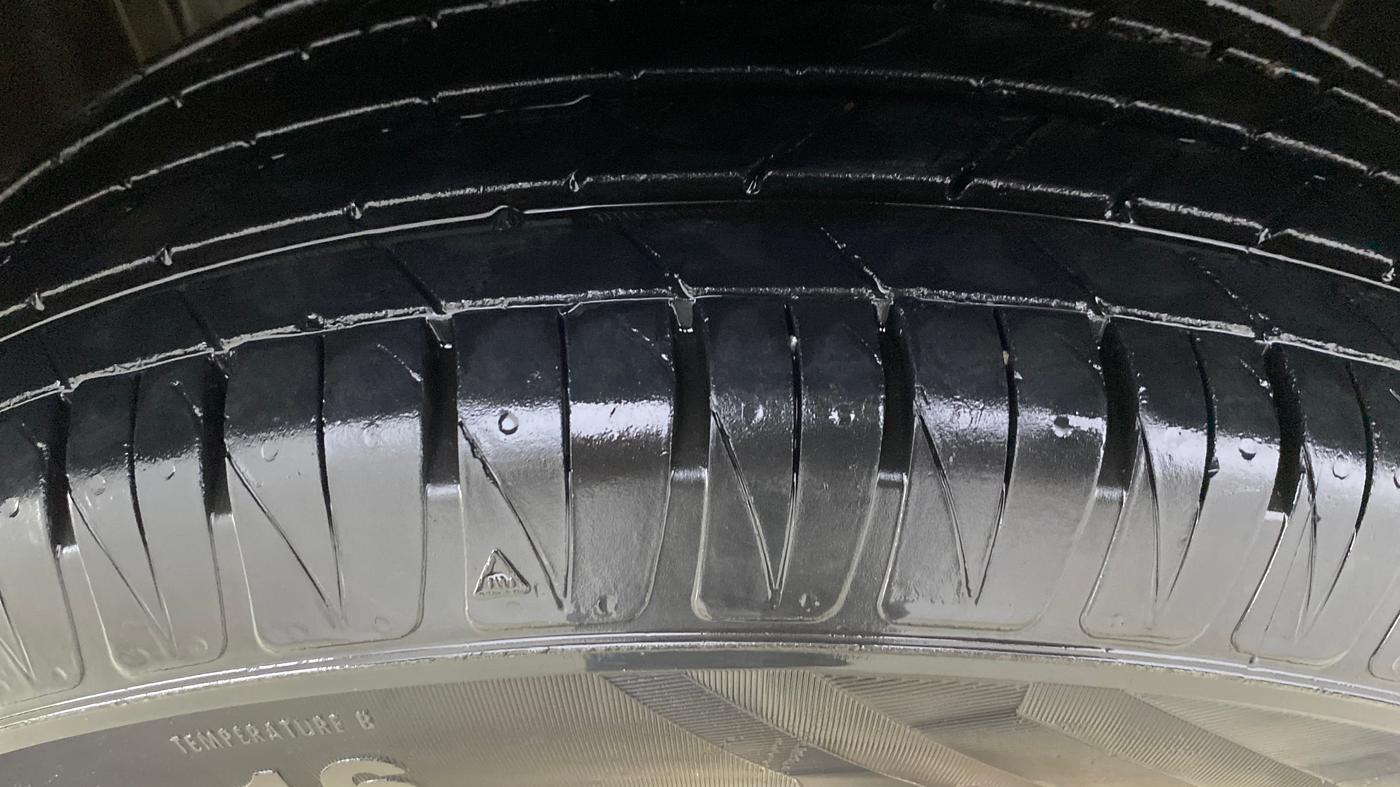 2023 Maruti BREZZA VXI SMART HYBRID, Petrol, Manual, 47,277 km, Left Front Tyre Tread