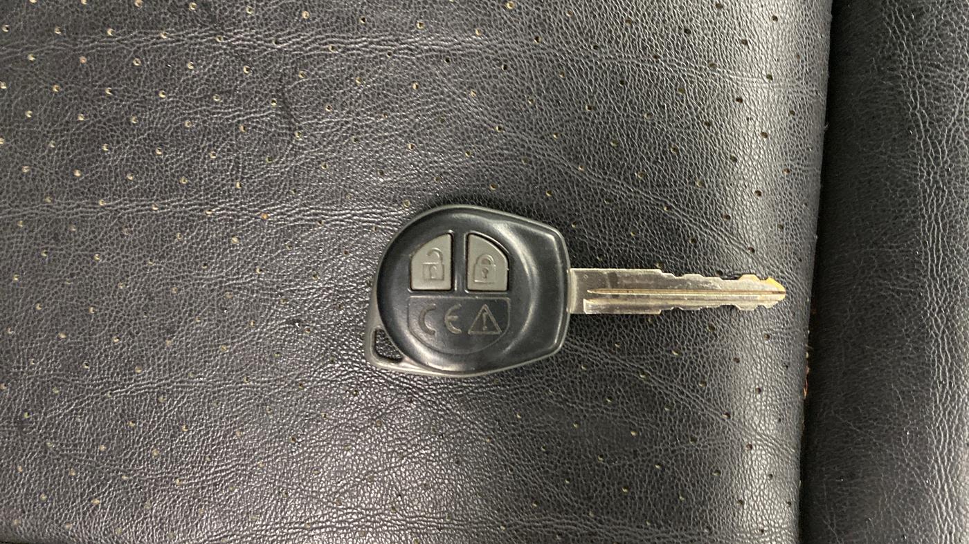 2023 Maruti BREZZA VXI SMART HYBRID, Petrol, Manual, 47,277 km, Key Close Up
