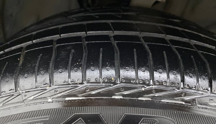 2014 Mercedes Benz C Class C 220 CDI AVANTGARDE, Diesel, Automatic, 61,130 km, Left Front Tyre Tread