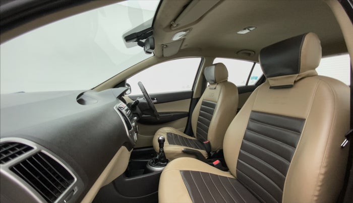2013 Hyundai i20 SPORTZ 1.2, Petrol, Manual, 77,170 km, Right Side Front Door Cabin