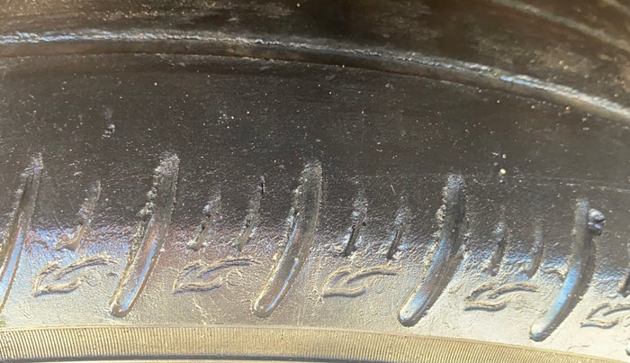 2014 Renault Duster 110 PS RXL ADVENTURE, Diesel, Manual, 1,09,872 km, Left Front Tyre Tread