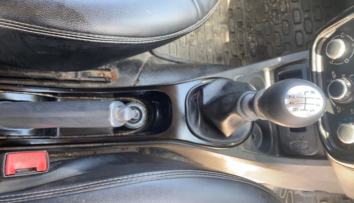 2014 Renault Duster 110 PS RXL ADVENTURE, Diesel, Manual, 1,09,872 km, Gear Lever