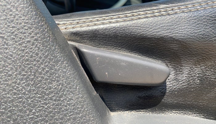 2014 Renault Duster 110 PS RXL ADVENTURE, Diesel, Manual, 1,09,872 km, Driver Side Adjustment Panel