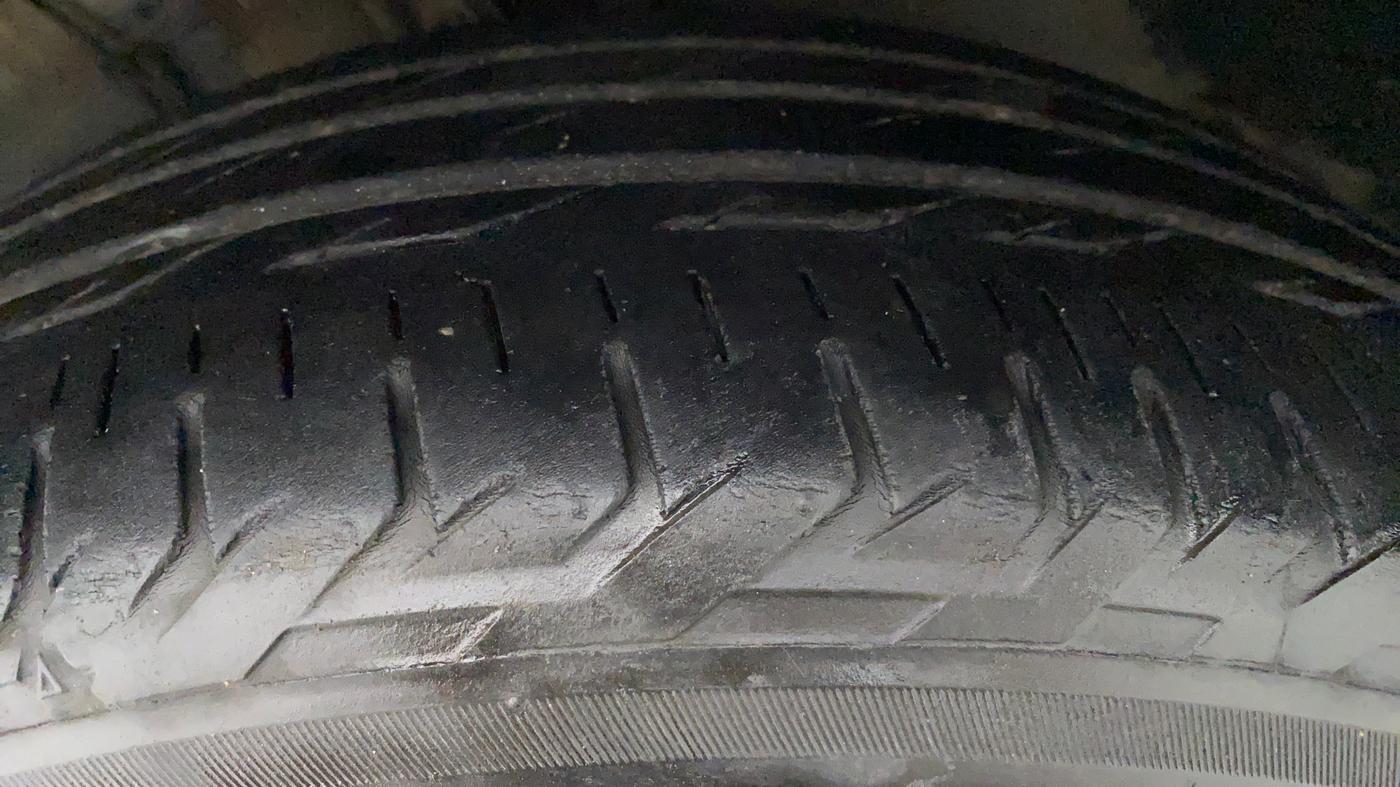 2017 Toyota Corolla Altis G, Petrol, Manual, 19,314 km, Left Rear Tyre Tread