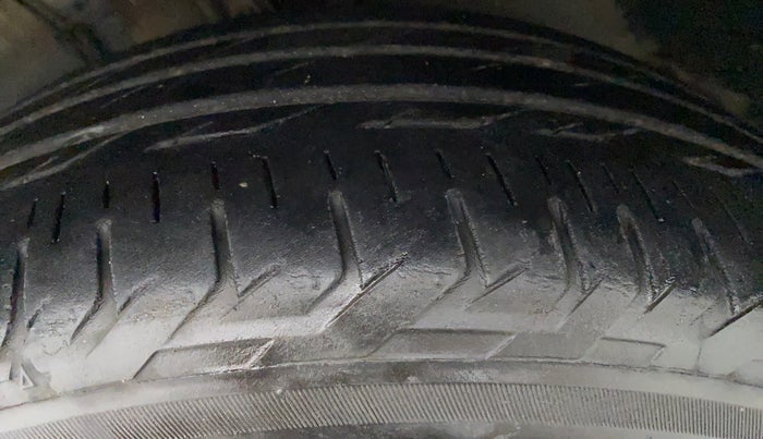 2017 Toyota Corolla Altis G, Petrol, Manual, 19,314 km, Left Rear Tyre Tread
