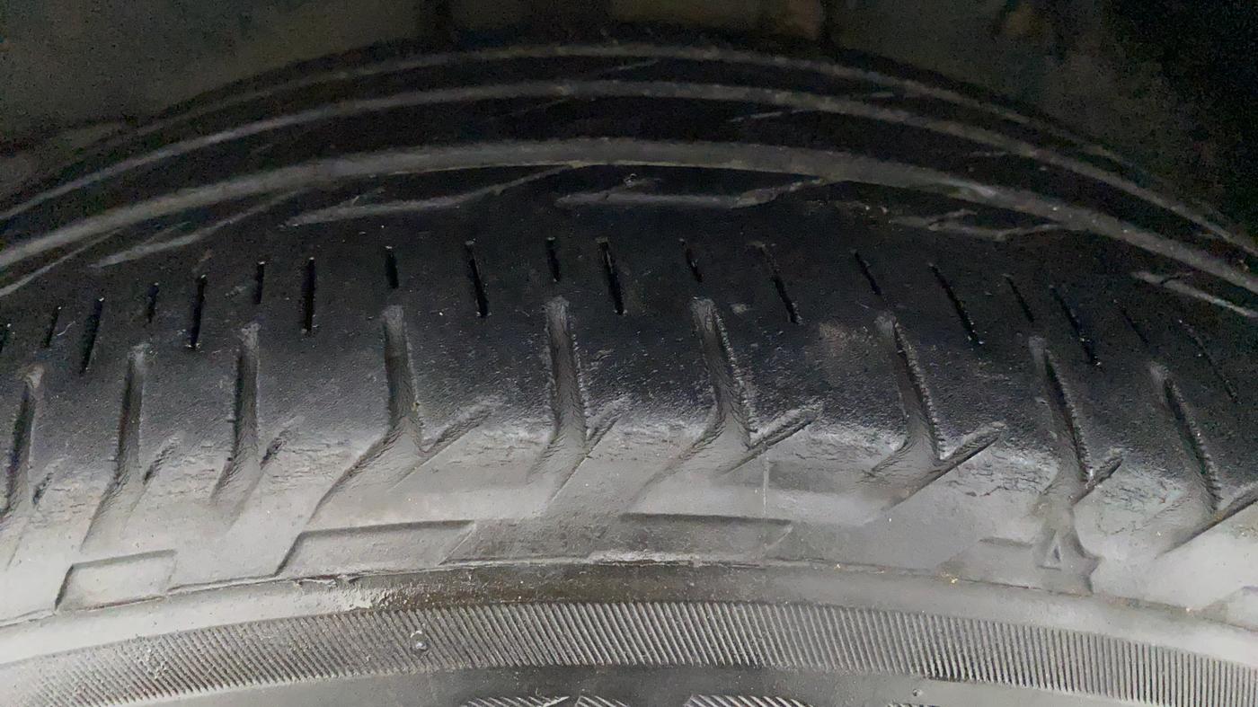 2017 Toyota Corolla Altis G, Petrol, Manual, 19,314 km, Right Front Tyre Tread