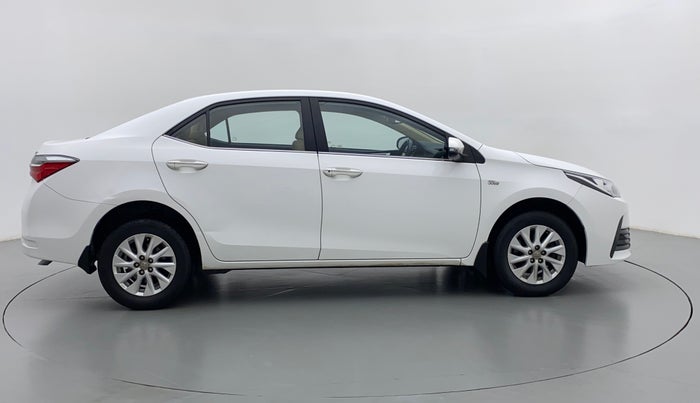 2017 Toyota Corolla Altis G, Petrol, Manual, 19,314 km, Right Side