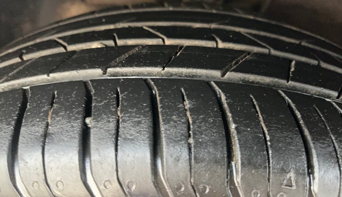 2023 Hyundai NEW I20 ASTA (O) 1.2 MT, Petrol, Manual, 19,450 km, Left Front Tyre Tread