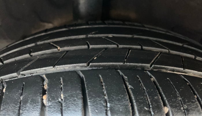 2023 Hyundai NEW I20 ASTA (O) 1.2 MT, Petrol, Manual, 19,450 km, Right Rear Tyre Tread